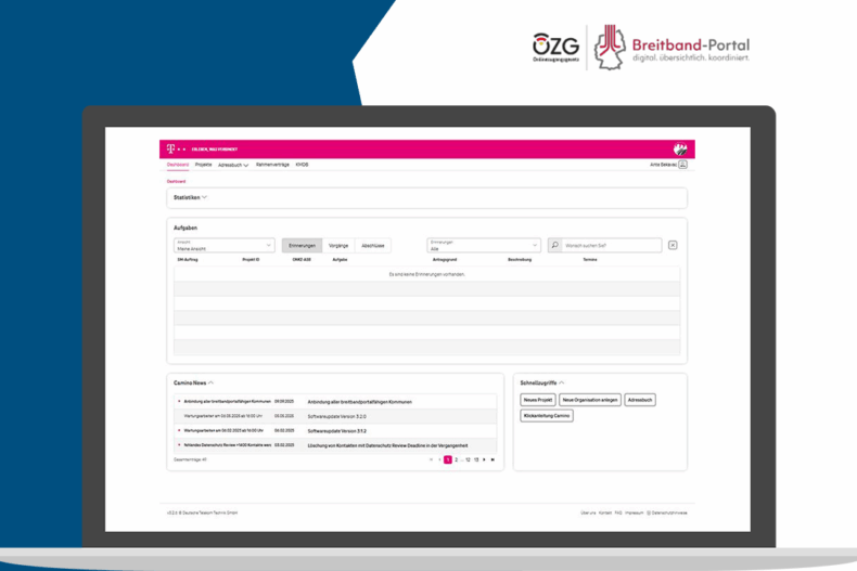 Auf dem Bild ist ein Einblick in die Schnittstelle zum Breitbandportal und der Planungssoftware "Camino" der Telekom zu sehen. Diese Einsicht liegt zentral auf einem ebenfalls zentral liegenden Laptop. Der Hintegrrund ist blau und weiß und es befindet sich auf der rechten oberen Seite das Breitband-Portal Logo.