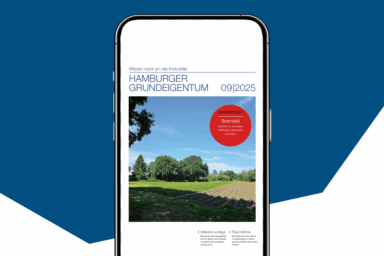 Auf dem Foto ist im Hintergrund ein blaues Polygon auf einem weißen Hintergrund zu sehen. im Vordergrund ist ein Handy mit einem Screenshot Titelbilds des "Grundeigentum Hamburg" zu sehen.