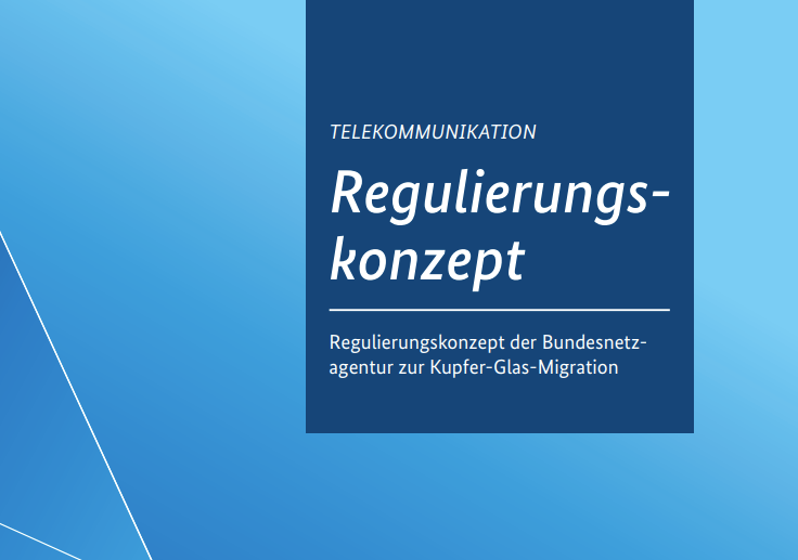 Auf dem Bild ist das Cover des Regulierungskonzeotes der BNetzA zu sehen. Das Cover ist schlicht blau mit einem dunkelblauen Kasten. In diesem ist der Titel des Dokumentes zu lesen. Der Titel des Konzeptes lautet "Regulierungs Konzept - Regulierungskonzept der Bundesnetzagentur zur Kupfer-Gllas-Migration".