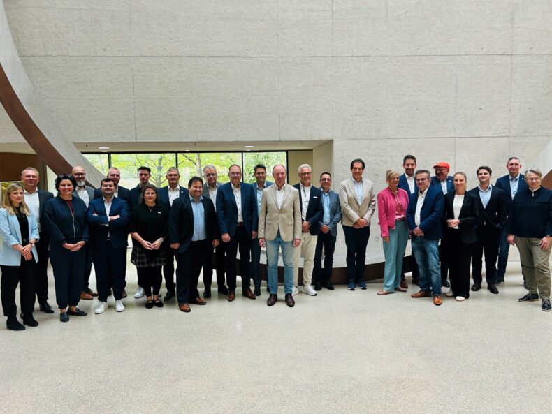 Gruppenfoto der Teilnehmerinnen und Teilnehmer des Evaluierungstreffen in Baden-Württemberg